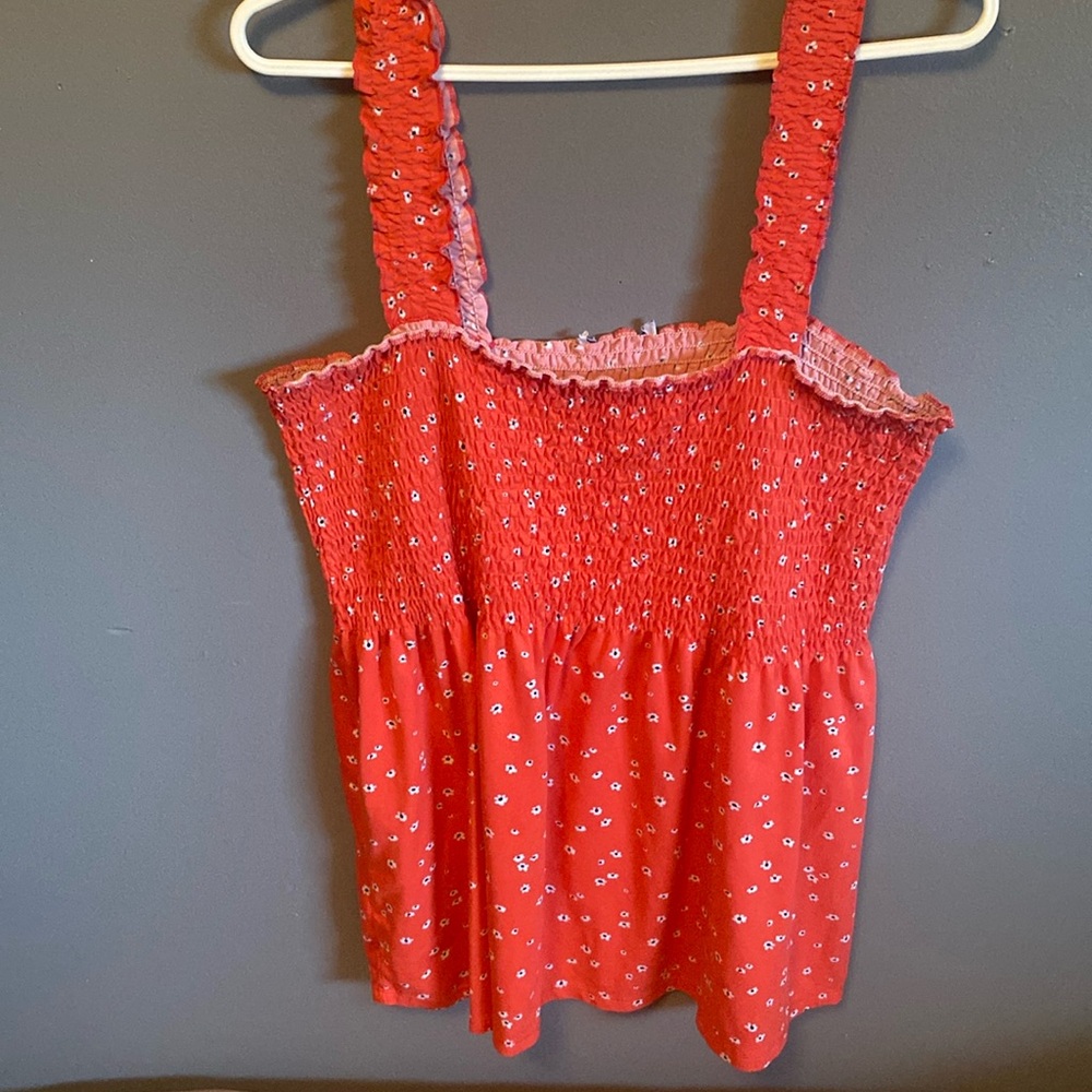 ❤️A really cute sun top to end the summer.